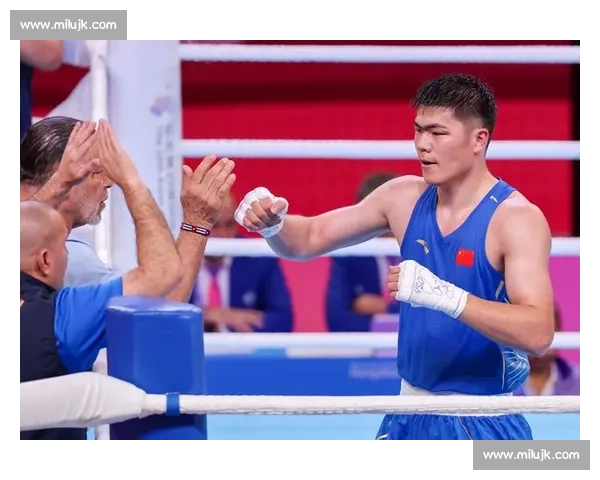 业余拳击比赛精彩纷呈,高手对决激烈角逐彰显运动精神与拼搏风采